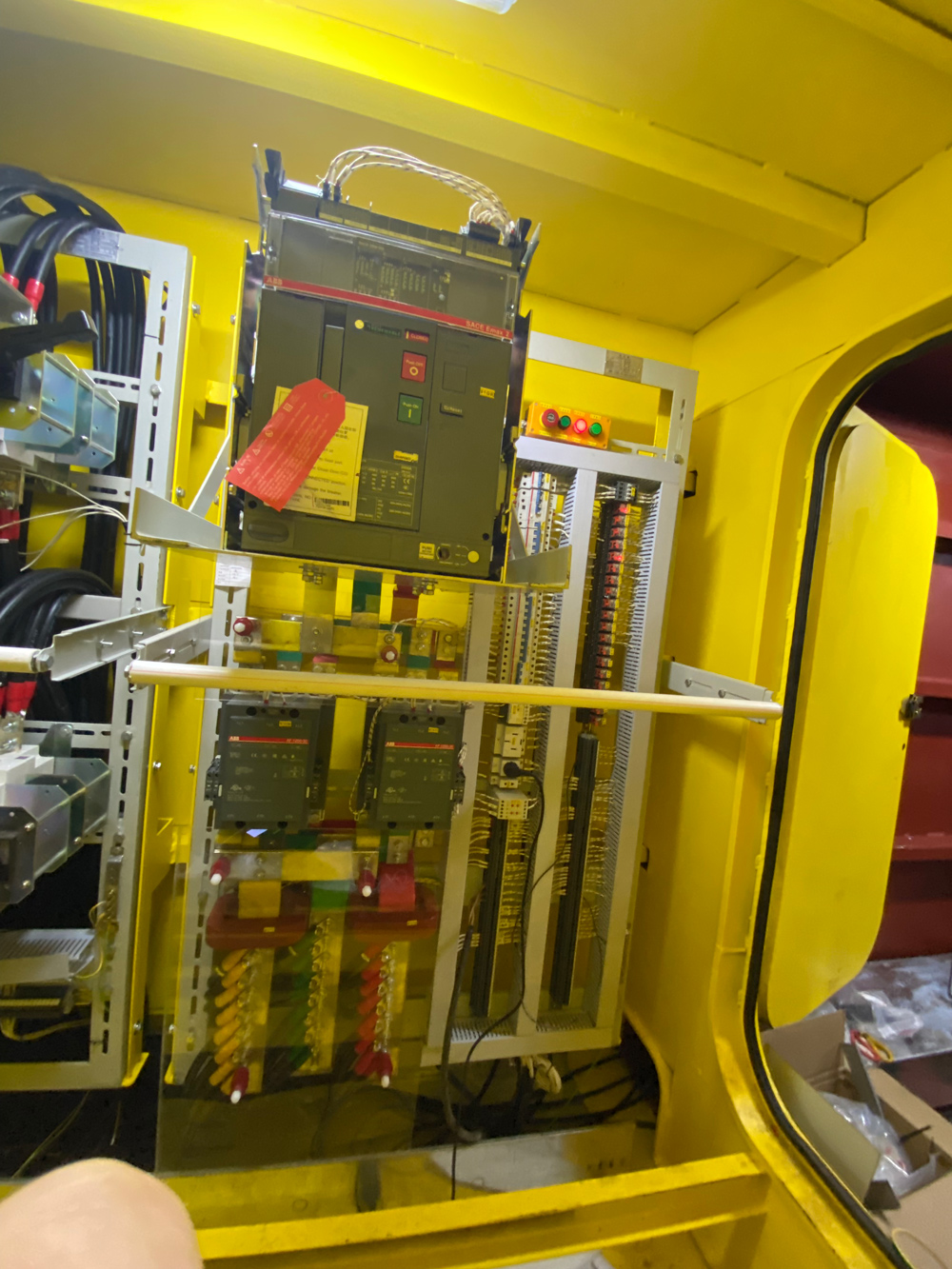 Inside-overhead-crane-electric-control-room-7