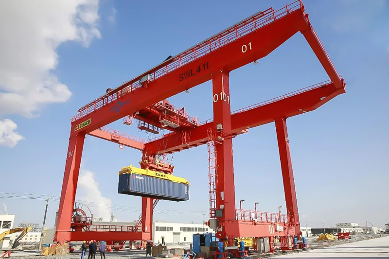 Rail-mounted-container-gantry-crane-for-Petrochemical