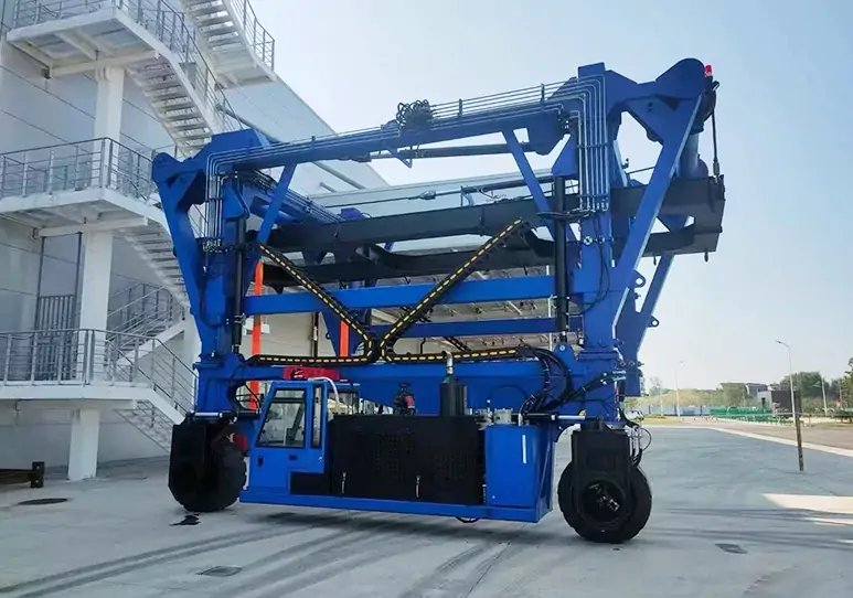Container Straddle Carrier