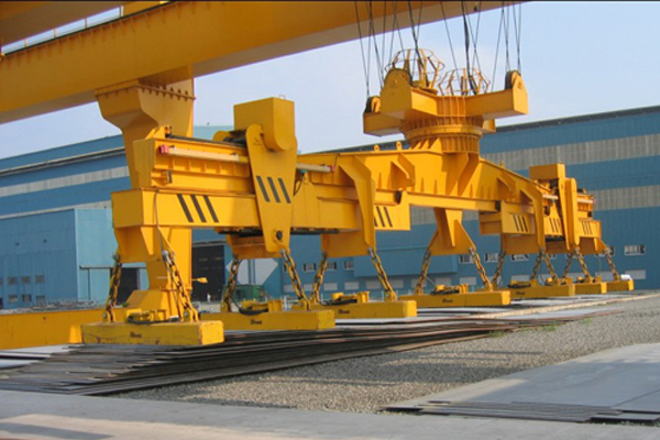 Overhead Crane with Electromagnetic Beam