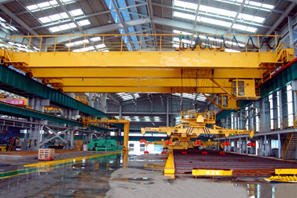 Overhead Crane with Electromagnetic Beam