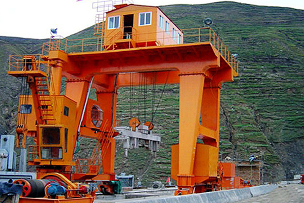 Floodgate-Gantry-Hoist