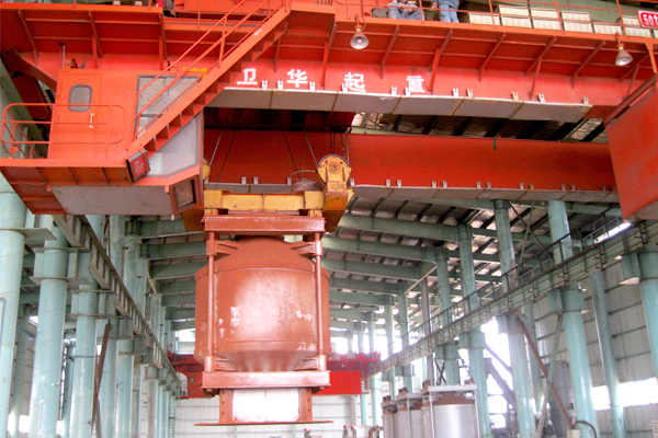 Intelligent Overhead Crane for Smelting Feeding