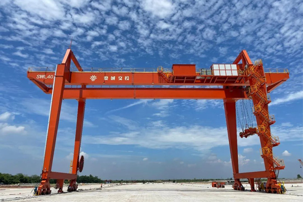 Erection of Weihua Port Cranes at Jinhua Port