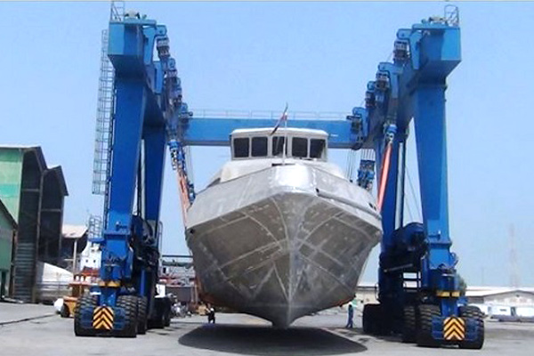 Yacht-crane-at-Iran