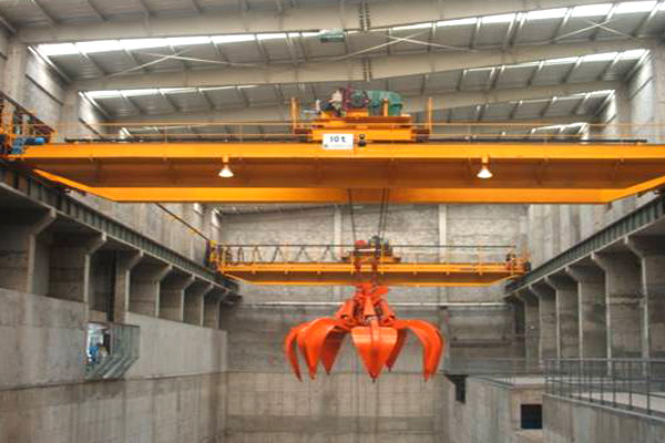 garbage-disposal-overhead-crane