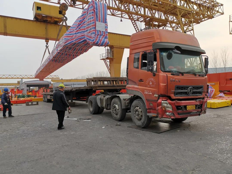 overhead-crane-loading-at-factory