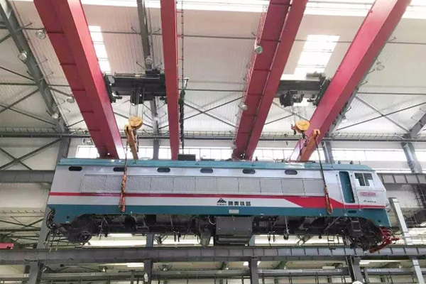 rail-vehicle-maintenance-crane