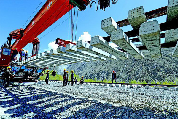 railway-construction-crane