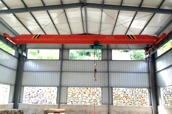 stone-lift-overhead-crane
