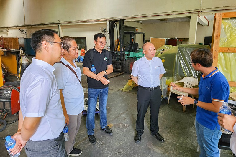 12-Meet with Singapore's largest crane service provider.jpg